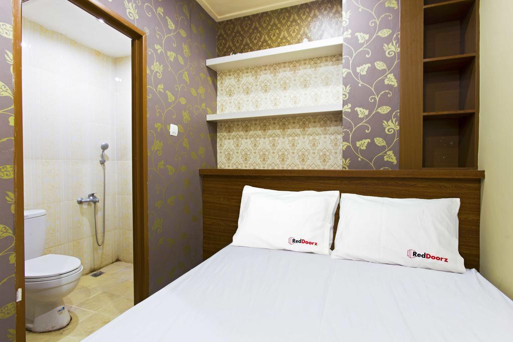 Reddoorz @ Tebet Asem Baris Hotel Джакарта Екстериор снимка