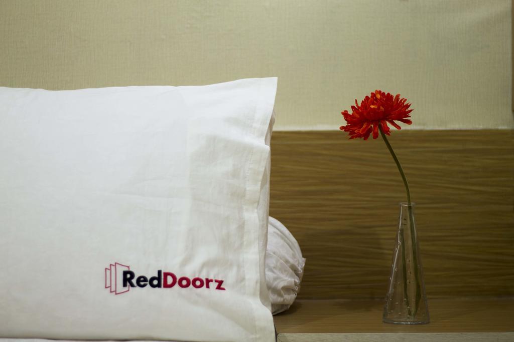 Reddoorz @ Tebet Asem Baris Hotel Джакарта Екстериор снимка