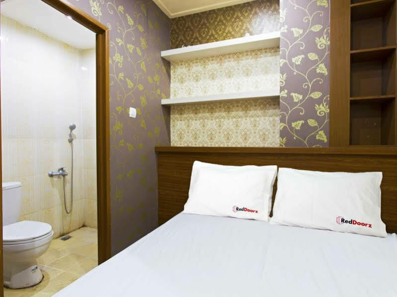 Reddoorz @ Tebet Asem Baris Hotel Джакарта Екстериор снимка